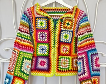 Cárdigan de crochet con cuadrados de abuela, chaqueta de patchwork de algodón colorida