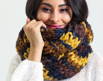 Handgemachter warmer Schal, Stricktaschenschal, Super gemütlicher Wickel
