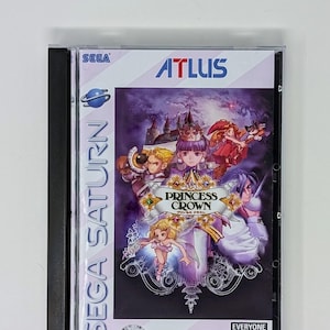 Könnte beinhalten: Ein Sega Saturn Videospiel-Etui mit einem lila und rosa Hintergrund. Das Spiel heißt "Princess Crown" und zeigt eine Gruppe von Charakteren in einer Fantasy-Umgebung. Das Spiel ist von der ESRB mit "E" für Jedermann bewertet.