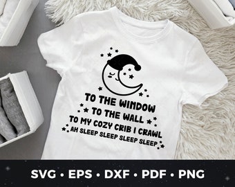 Puede incluir: Una camiseta blanca con un diseño negro de una luna durmiendo con estrellas y el texto "TO THE WINDOW TO THE WALL TO MY COZY CRIB I CRAWL AH SLEEP SLEEP SLEEP SLEEP".
