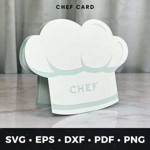 Può includere: Un biglietto a forma di cappello da chef bianco con la scritta "CHEF" stampata sul davanti. Il biglietto ha un design a strati con accenti azzurri. La parte superiore del biglietto recita "CHEF CARD".