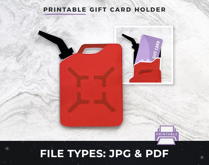 Op de afbeelding: Printbare cadeaukaart houder in de vorm van een rode benzinekan met een zwarte tuit. De houder heeft een gleuf voor een cadeaukaart en de tekst "Gift Card" is op de kaart gedrukt. De tekst "Printable Gift Card Holder" staat bovenaan de afbeelding en de tekst "FILE TYPES: JPG & PDF" staat onderaan de afbeelding.
