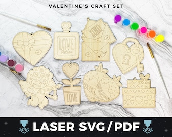 Puede incluir: Un conjunto de ocho formas artesanales para el Día de San Valentín hechas de madera sin terminar. Las formas incluyen un corazón, una botella de poción de amor, una carta de amor, un corazón con un agujero de cerradura, una fresa, un cupido, una maceta y una caja de regalo. Las formas están listas para ser pintadas o decoradas.