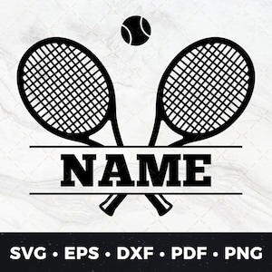 Könnte beinhalten: Schwarz-weiße Silhouette von zwei gekreuzten Tennisschlägern mit einem Tennisball darüber und dem Wort "NAME" in Fettdruck darunter.