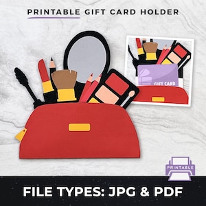 Op de afbeelding: Printbare cadeaubonhouder met een rode toilettas met verschillende make-up artikelen, waaronder lippenstift, mascara, oogschaduw en een spiegel. Het ontwerp bevat de tekst "GIFT CARD" in een paarse rechthoek.