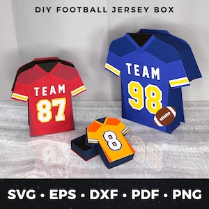 Puede incluir: Caja de camiseta de fútbol DIY en rojo, azul y naranja. Las cajas tienen forma de camisetas de fútbol con la palabra "TEAM" y los números 8, 87 y 98. La imagen también incluye un balón de fútbol y los formatos de archivo SVG, EPS, DXF, PDF y PNG.