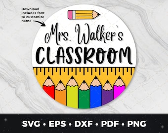Puede incluir: Un círculo blanco con el texto "Mrs. Walker's Classroom" en negro. Una regla amarilla con marcas negras está debajo del texto. Una fila de lápices de colores está debajo de la regla. El texto "Download includes font to customize name" está en la esquina superior izquierda.