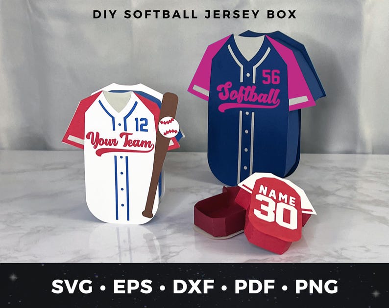 K&ouml;nnte beinhalten: DIY Softball Jersey Box. Drei Trikotboxen aus Papier in Rot, Wei&szlig; und Blau. Eine Box ist wei&szlig; mit roten Akzenten und dem Text "Your Team" und der Nummer 12. Eine zweite Box ist blau mit rosa Akzenten und dem Wort "Softball" und der Nummer 56.