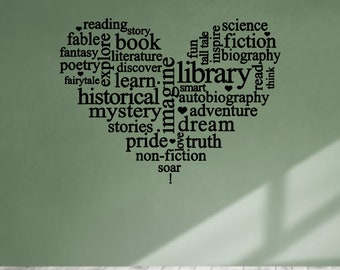 Puede incluir: Una nube de palabras en blanco y negro en forma de corazón, con la palabra "library" en el centro. Las palabras de la nube están relacionadas con la lectura, los libros y las historias.
