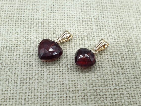 9ct Yellow Gold Garnet Heart Pendant with Bail, Natural 3D Faceted Garnet Stone, 9K 375Solid Gold Jewellery, January Birthstone Gift
