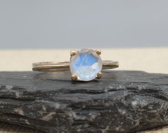 Vintage 9Ct 9K Yellow Gold Moonstone Solitaire Ring, UK N US 7, Natural Blue Flashing Stone 6mm, Fully Hallmarked, Boxed