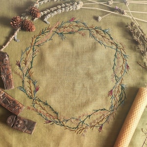 Mantel de lino bordado a mano: decoración de bruja verde para el altar del hogar. Tapete de tarot verde.