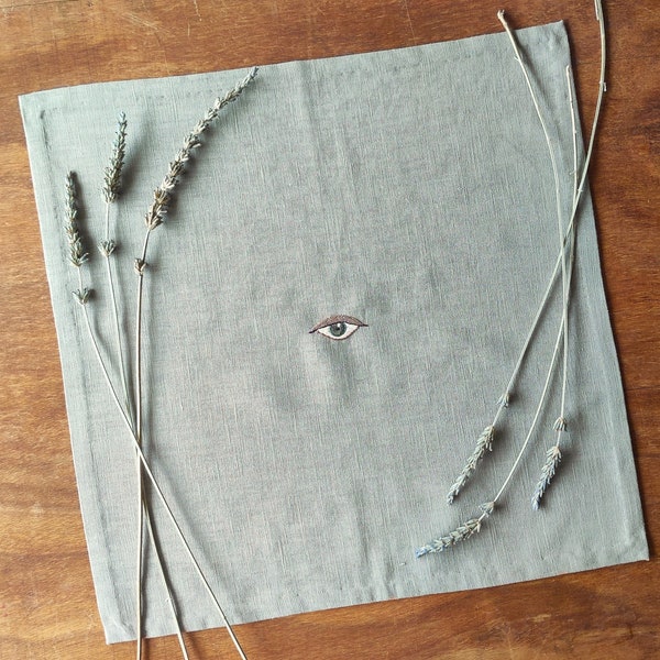 Divination cloth. Pendulum cloth. Embroidered Tarot or altar cloth. Pendulum board. Tarot spread. Small altar cloth. Linen witch altar