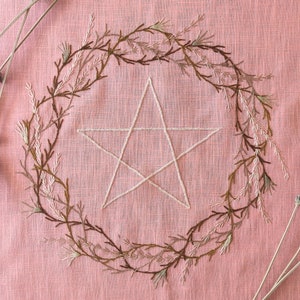 Pink Altar Cloth in Hand-Embroidered Linen. Pagan Tarot Mat with Pentagram and Wreath