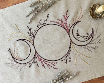 Tarot Lesetuch in Besticktem Leinen: Dreifacher Mond Altar Mat. Gothic viktorianisches Wahrsagungsbrett.