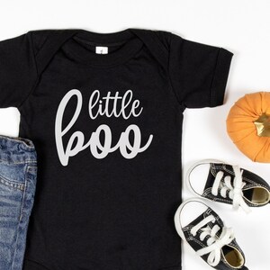 Body para bebê Little Boo, camiseta Mama&#39;s Boo Baby Halloween, primeiro Halloween do bebê, festa de Halloween, camisa assustadora Vibes, Mommy&#39;s Boo, outono bebê
