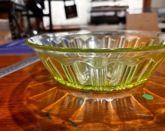 vintage Hocking glass  green uranium Vaseline glass bowl