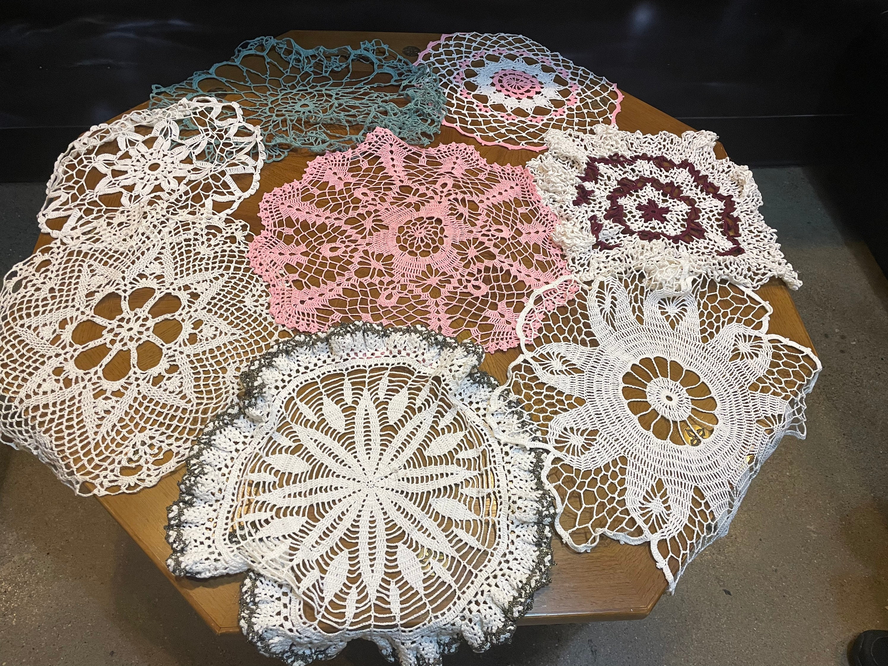 22 Vintage Christmas Paper Lace Doily Pack Assorted Sizes and Patterns Junk  Journal Scrapbook Paper Craft Art Doilies Red Green Crochet 
