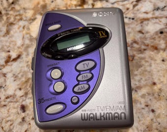vintage working Sony Discman 1990's. featuring mega bass!!!! Get rocking again!!!!