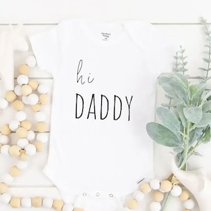 Hi Daddy Baby Bodysuit, Pregnancy Announcement, Baby Announcement, Baby Reveal, Coming Soon, Baby Shower Gift, Dad Gift, Daddy Gift