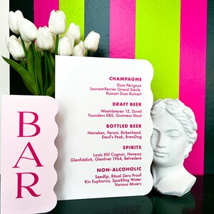 Ensemble de panneaux de menu de mariage ondulés roses, carte de cocktails recto-verso, panneau de boissons signature de mariage original, panneaux de bar de mariage fantaisistes