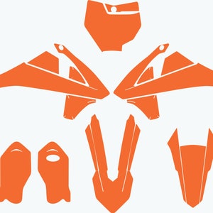 Può includere: Kit grafico per moto da cross di colore arancione. Il kit comprende un parafango anteriore, un parafango posteriore, pannelli laterali, targhe e parafanghi.