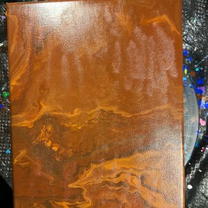 Oberfläche von Jupiter mit Rotem Jaspis und Tigeraugenstaub