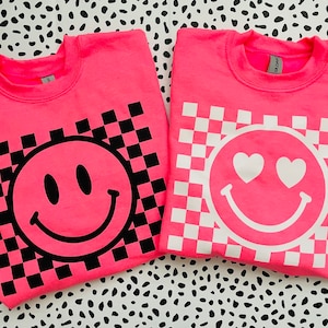 Smiley Face Graphic Sweatshirt, Checkered smiley face sweatshirt, Girls graphic sweatshirt, girls clothing, girls Crewneck, graphic Crewneck