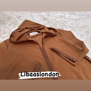 Déjellaba marocaine slim fit à capuche pour femme