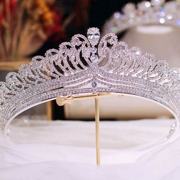 Handmade Beautiful Bridal Party Tiara Crown Hairband Ellie Design with Simulated Diamonds, Crystal, Rhinestones