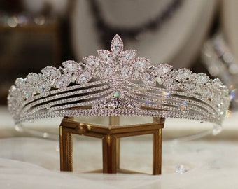 Handmade Beautiful Bridal Party Tiara Ellie Design with Simulated Diamonds, Crystal, Rhinestones