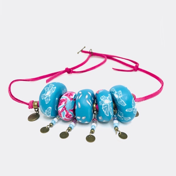 Collier en laiton boho floral turquoise et rose en argile polymère artisanal, cordon réglable en suédine rose, cadeau féminin