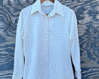 Vintage 70s blue and white polka dot top / button front shirt
