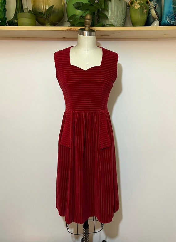 Vintage 1940s Jane Rawley red cotton corduroy slee