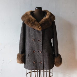 vintage 60s salt & pepper grey wool double breasted over coat w/ fur collar / cuffs - Damselle New York