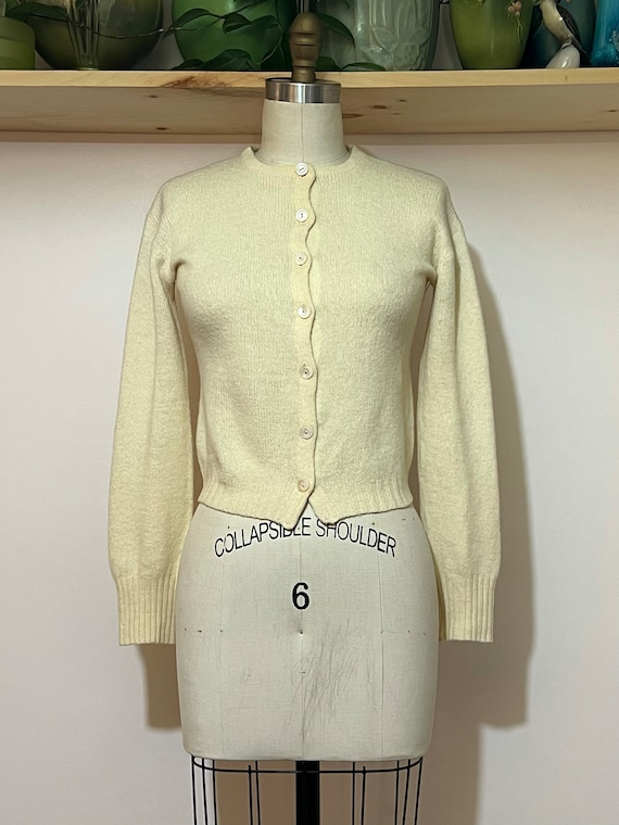 vintage 20s / 30s ivory wool knit cardigan sweater