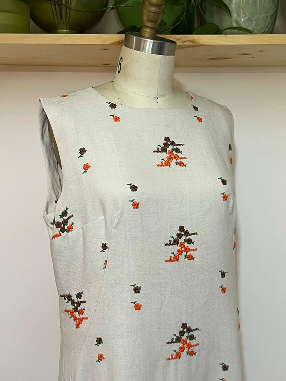Vintage 1960s Floral Embroidered Linen Shift Dress - image 4