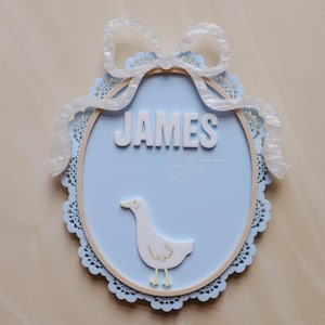 Acryl babynaambordje gans met strik | Elegante geboortekaartje baby | Babyfotorekwisiet | Naambordje babyjongen babymeisje