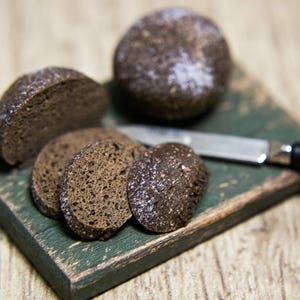 1/12 Miniature dark round sliced bread, 1/12 scale porous bread, French bread, Miniature bakery, Food for dolls, Dolls food
