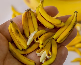 Cabilock 100pezzi Banane Artificiali in Miniatura Frutti di Simulazione per Case delle Bambole Decorazioni di Layout Microscene Accessori Artigianali