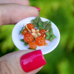 Miniature realistic cloudberry, Berries for dollhouse, 1/6 cloudberry