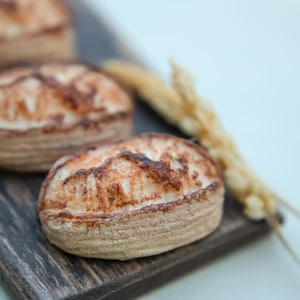 1/12 Miniature round bread, 1/12 scale sourdough bread, French bread, Miniature bakery, Food for dolls, 1/12 scale