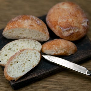 1/12 Miniatur runde geschnittenes Brot, 1/12 poröses Brot, französisches Brot, Miniaturbäckerei, Essen für Puppen, Puppenfutter