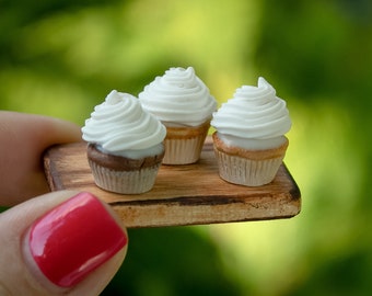 1/6 Miniature cream cupcake, Dollhouse miniature, French bakery, Food for dolls, Blythe fake food, Dollhouse kitchen, Barbie food
