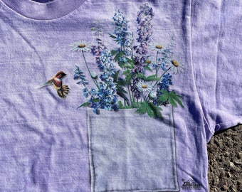NWT Vtg 2002 The Mountain Flowers in Pocket Hummingbird Tie Dye T-Shirt Men’s Size (M) / Streetwear / Vtg Tee / Brown Tag