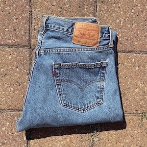 Levi&#39;s 501 Button Fly Red Tab Vtg Blue Denim Jeans Men&#39;s Size (34 x 29.75)