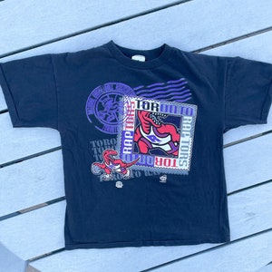 ヴィンテージ 1990 年代 トロント ラプターズ ロゴ NBA バスケットボール レイブンズ T シャツ ユース サイズ (XL) / シングル ステッチ / ヴィンテージ チーム アパレル / カイル ラウリー / ヴィンス カーター
