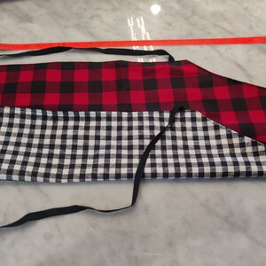 Reversible plaid child&#39;s apron