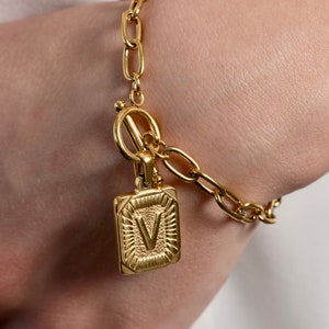 Valentines Day Gifts for Her, 18K Gold Toggle Bracelet Letter Clasp Bracelet, Medal Initial Bracelet Square Alphabet Rectangle Medallion