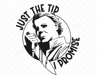 Puede incluir: Ilustración en blanco y negro de un personaje de película de terror sosteniendo un cuchillo. El texto "Just the tip I promise" está escrito alrededor del personaje.